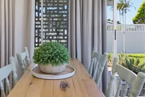 Coastal Escape with Courtyard and Parking - Image 4