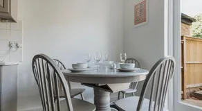 Wilton house - 3 bedroom house with garden - Image 5