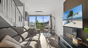 Snug 2-bed Townhouse Near Bustling Shops - Image 3