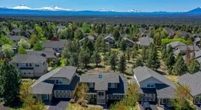 Bright, Modern Retreat in Eagle Crest Resort - Image 3