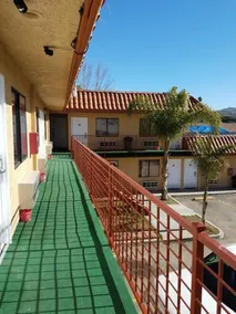 Tiffany Inn Corona - Image 2