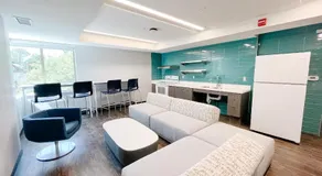 Queen's University Residence - Image 2