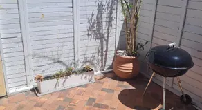 Peaceful one bedroom guesthouse in Rondebosch - Image 3