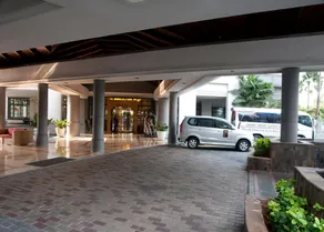 Grand Tropic Suites Hotel - Image 4