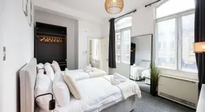 2 Bed City Centre Flat Sleeps 6 - Image 2