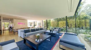 Luxurious 1000m2 Villa with Garden and Pool - Image 4