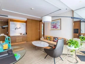 Inzone Royal Plaza Hotels - Image 4