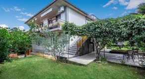 Apartman Lucia-private parking - Image 5