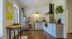 MAIN STREET RETREAT - King BRs, Comp Minibar, Breakfast Prov, Fireplaces - Image 2