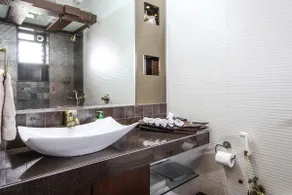 Spacious 1BD at Worli Seaface - Image 2