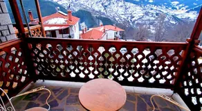 La Petri Studios with Fireplace & View - Image 4