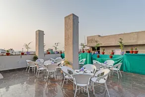 Super Townhouse Amaraa Hotel Near Phoenix Palassio - Image 2
