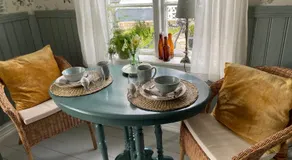 B&B Bland ormbunkar och rosor - Image 3