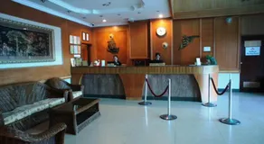 Tyng Garden Hotel - Image 4
