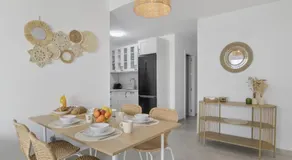 Appartement de vacances avec internet haut débit, terrasse et piscine | Vue jardin | Adapté au travail à distance - Image 5