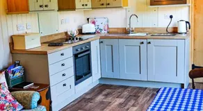 Finest Retreats - Shepherds Lodge at Morrells Wood - Image 3