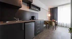 Metropol Apartments & Suites - Image 2