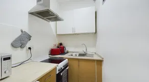 Hidden Gem Hideaway Retreat in Central Town Area with AC - Image 5