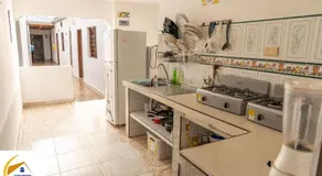 KOMODO Alojamiento - hostal autoservicio, ubicado cerca al centro - baño privado, wifi , cama 2x2, agua caliente y cocina comunitaria - Image 4