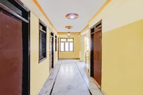 OYO 79416 Hotel Maharani Residency - Image 3