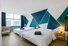 Spacious Antwerp Stay for 8 w/ Free Parking - Image 2