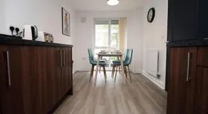 Modern and Cosy 3 Bed House Close to Cardiff City Centre perfect for Family Relocations, Contractors & Groups by Gurkha Stay with Free Parking and Wifi - Image 5