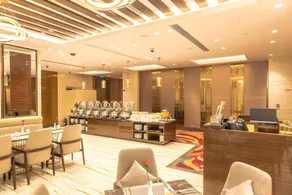 Royal Dragon Hotel - Image 3