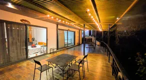 The Retro Glass House - Image 4