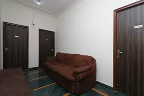 OYO 11452 Golden Castle Lodge - Image 4
