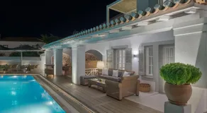 Zoe's Club - Image 2