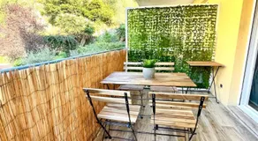 Modern and peaceful flat with terrace and parking - Image 2