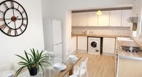 Modern 4 bedroom property 8 beds wifi smart tv games room pool table - Image 3
