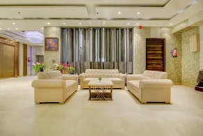Townhouse Oak Hotel C Pearls - Image 2