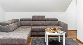 4 - Bedroom House With Hot Tub & Sauna - Happy Rentals - Image 3