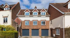4 Bed City House with Private Garden and Parking - Image 5