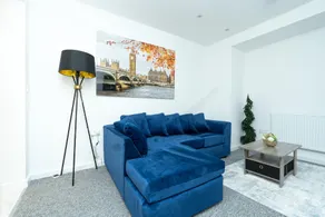 The Albany - 4BR 2Bath House Up to 7 Guests - FREE PARKING - BIG GARDEN - Smart TV - Ideal for Contractors and Family - Image 4