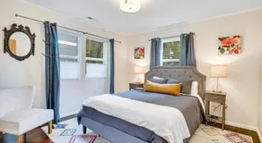 4 bd Home with Lake Views - Image 2