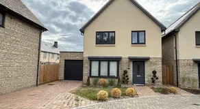 Stylish 4 Bedroom Home Perfect for Families - Image 3