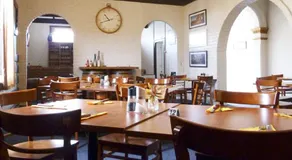 Railton Hotel - heritage pub accommodation - Image 2
