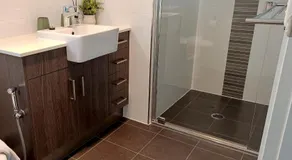 Executive King Suite - Ensuite - Image 3