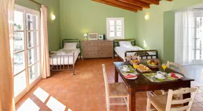 Roxanne's Olive Grove House - Image 4