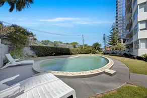 Oceanfront Serenity At Main Beach - Image 5