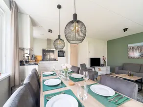Luxurious Holiday Home With Parking - Image 5