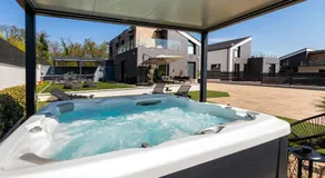 Villa Porta Verde - Private Pool and Jacuzzi - Image 3