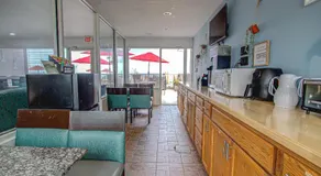 Beach House Inn with POOL & Hot Tub - Image 5