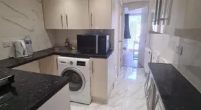 2 bed flat in Heathrow London Free parking - Image 3