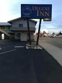 Deluxe Inn - Image 5