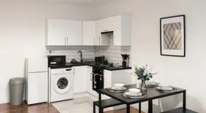 1Bed Gem Central Bletchley Perfect for Contractors - Image 3