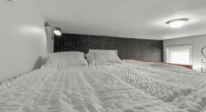 Huge Desk - Central - Soak Tub - Walkscore 98 - Image 3