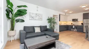 Modern Hollywood Apt with Pool Spa & Great Views - Image 2